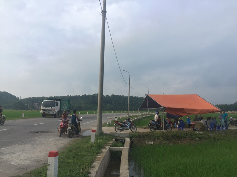 [-]Kinh[-]ho&agrave;ng[-]ruồi[-]từ[-]b&atilde;i[-]r&aacute;c[-]Nam[-]Sơn[-]"tấn[-]c&ocirc;ng"[-]nh&agrave;[-]d&acirc;n